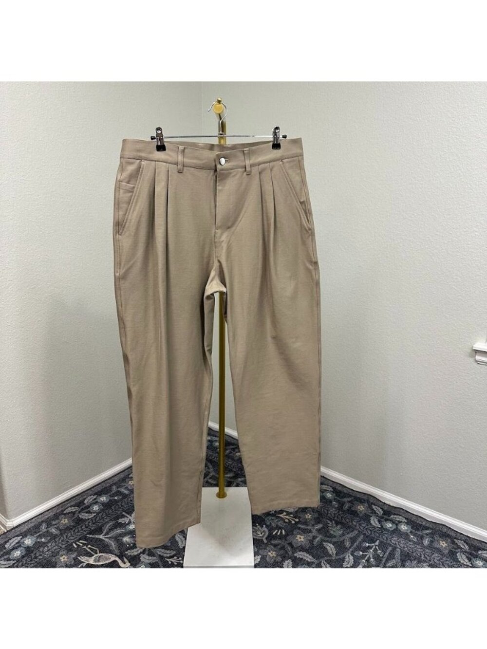 Lululemon Woven Classic Fit Pleated Trouser Snap Pockets Pants Mens Size 36